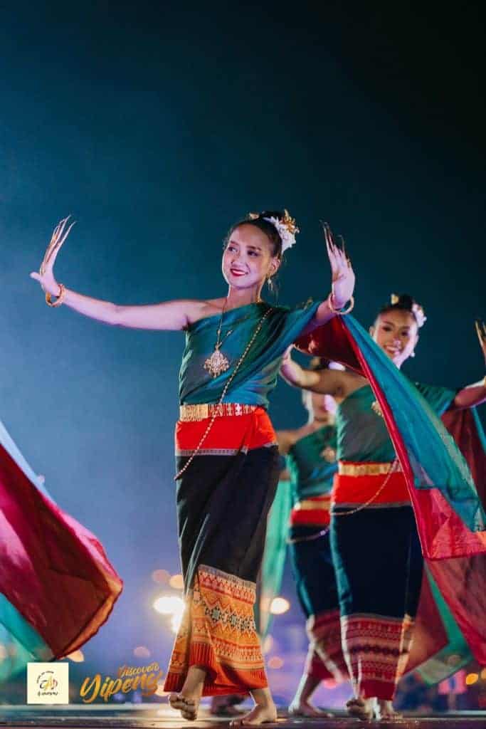孔明元宵节或天灯节宜鹏节照片 by CAD 泰国传统舞蹈表演